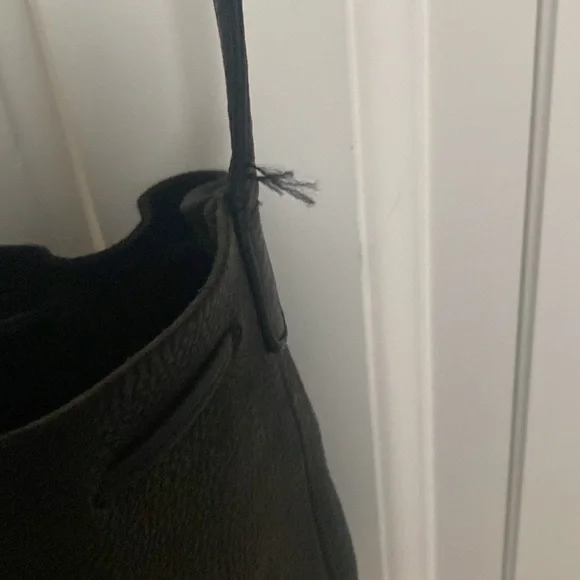 BAGGU Black Crossbody Bag with Sleek Design - Picture 5 of 9